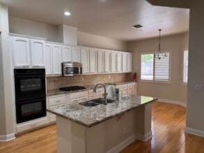 825 Morton Way in Folsom, CA - Building Photo - Building Photo