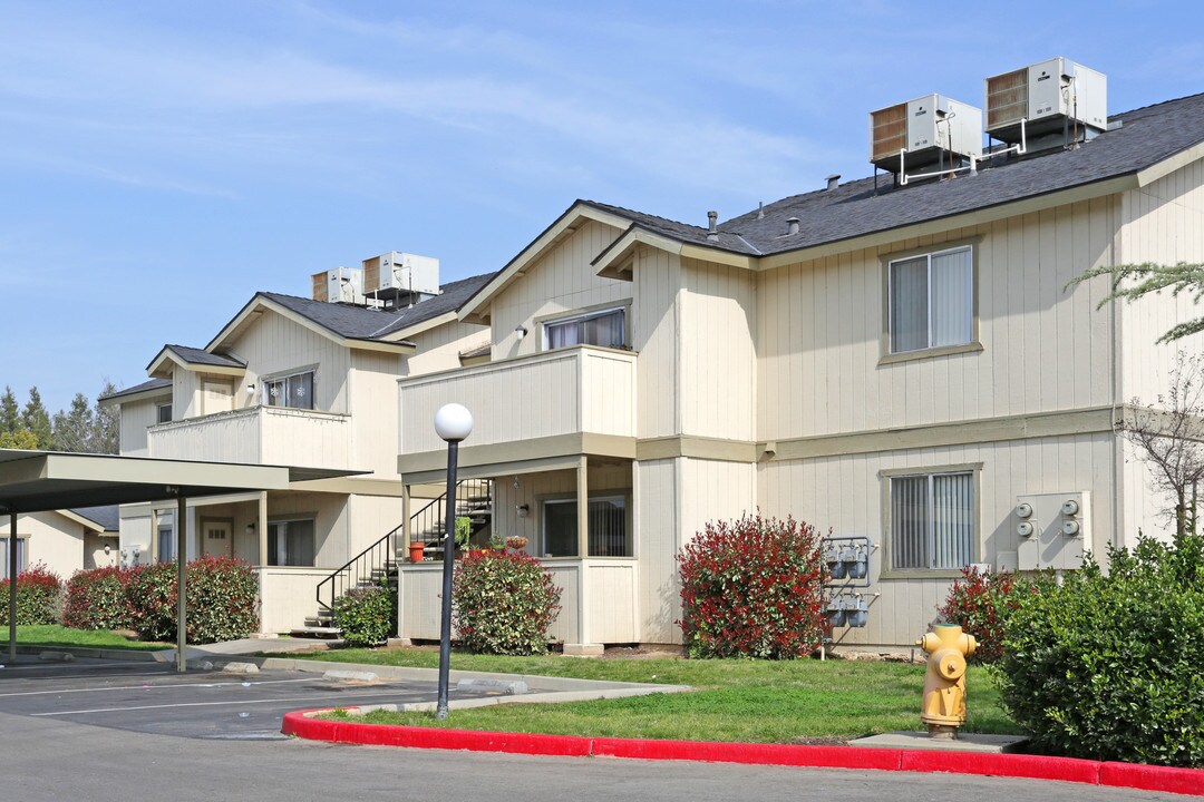 Tangerine Hill Apartments in Sanger, CA - Building Photo