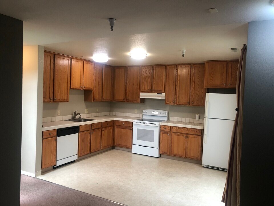 445 Broadway, Unit A in Millbrae, CA - Building Photo