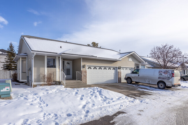 DreamView Village in Calgary, AB - Building Photo - Building Photo