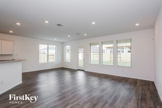 9011 Willow Rdg Ct in Baytown, TX - Foto de edificio - Building Photo