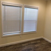 1103 W 64th St in Los Angeles, CA - Building Photo - Building Photo