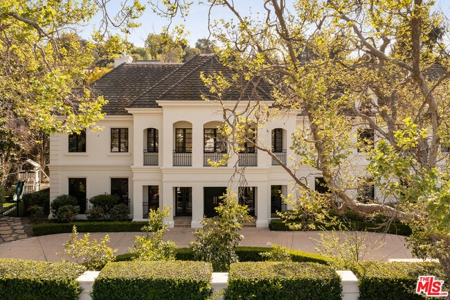 property at 3901 Longridge Ave