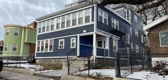 35 Bradshaw St in Dorchester, MA - Building Photo