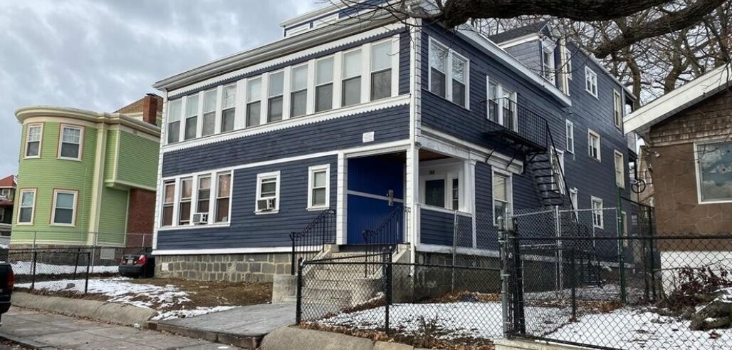 35 Bradshaw St in Dorchester, MA - Building Photo