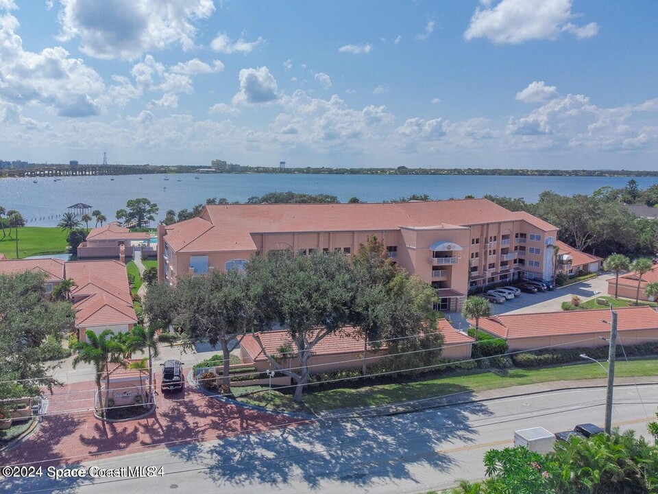 343 N Tropical Trail in Merritt Island, FL - Building Photo