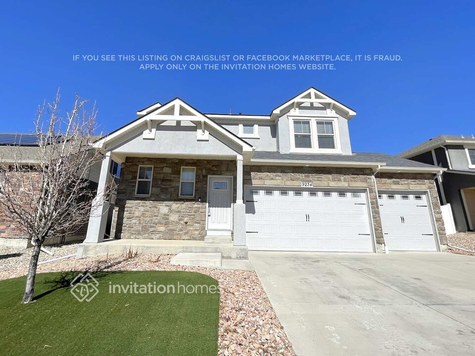 9234 Castle Oaks Dr in Fountain, CO - Building Photo