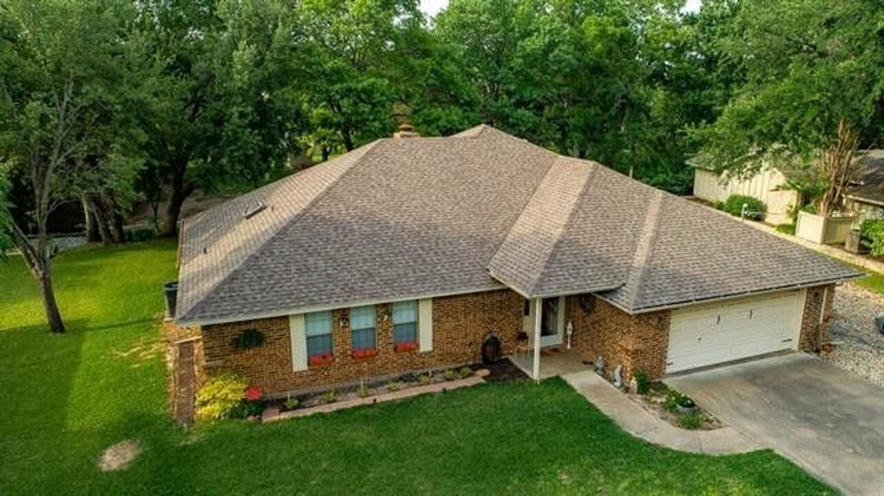 4204 Mojave Dr in Granbury, TX - Building Photo