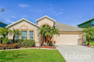 1304 Alhambra Crest Dr in Ruskin, FL - Building Photo