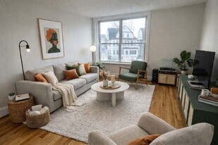 108 Bristol Rd, Unit 1 in Somerville, MA - Building Photo