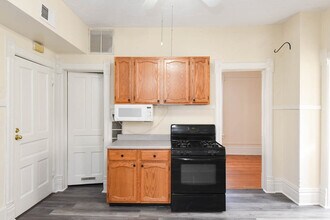 1721 W Nelson St, Unit 2R in Chicago, IL - Building Photo - Building Photo