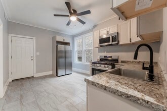 3821 W Fillmore St-Unit -2B in Chicago, IL - Building Photo - Building Photo