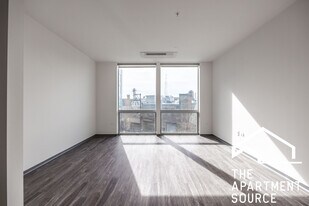 2340 N California Ave, Unit 504 in Chicago, IL - Building Photo