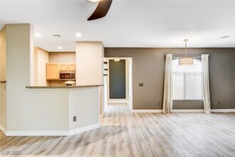 8729 Red Brook Dr in Las Vegas, NV - Building Photo - Building Photo