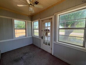 610 S Bond St in Iowa Park, TX - Building Photo - Building Photo