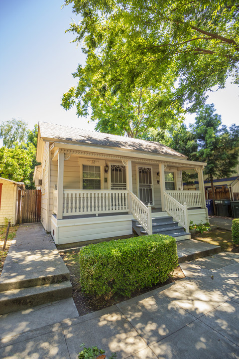 2009 17th St in Sacramento, CA - Building Photo