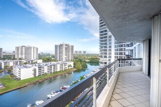 3530 Mystic Pointe Dr in Aventura, FL - Foto de edificio - Building Photo