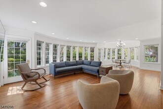 18 Tennyson Dr in Millburn, NJ - Building Photo - Building Photo