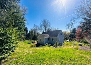 37 Weed St in New Canaan, CT - Building Photo - Building Photo