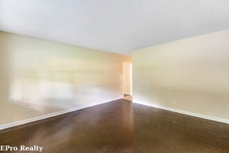 3562 Meadowridge Dr SW in Atlanta, GA - Foto de edificio - Building Photo