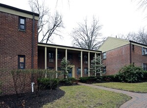 Continental Gardens in River Edge, NJ - Foto de edificio - Building Photo