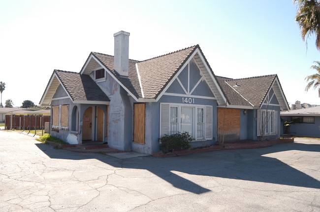 1401 E Florida Ave in Hemet, CA - Foto de edificio - Building Photo