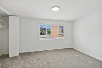 ReNew Alexandria in Alexandria, VA - Foto de edificio - Building Photo