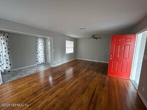 3459 Rogero Rd in Jacksonville, FL - Building Photo - Building Photo