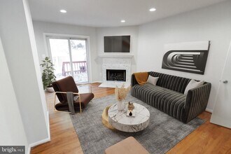 9506 Poplar Leaf Ct in Fairfax, VA - Building Photo - Building Photo