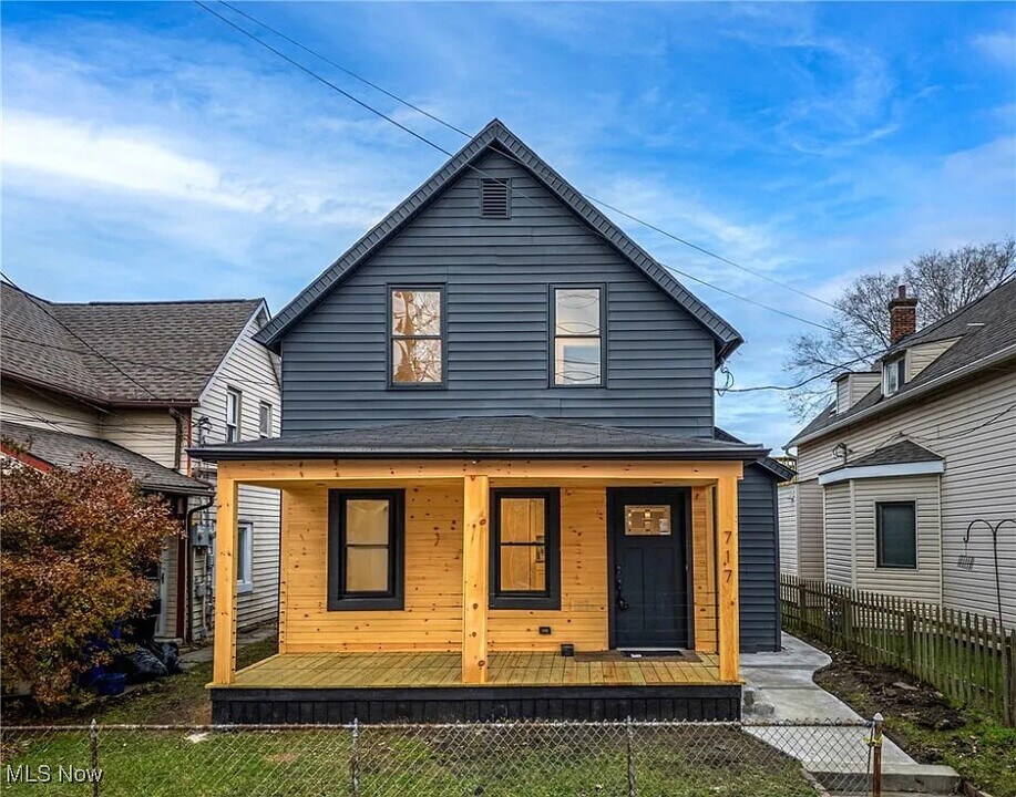 717 Literary Rd in Cleveland, OH - Building Photo