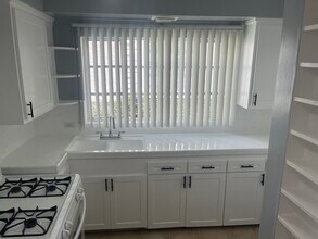 1128 N Sweetzer Ave in West Hollywood, CA - Building Photo - Building Photo