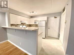 1450 Bishops Gate in Oakville, ON - Building Photo - Building Photo