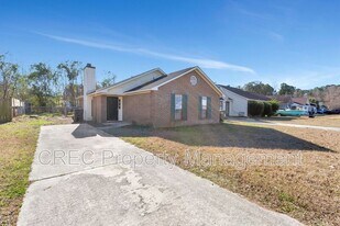 1005 Tj Ln in Summerville, SC - Building Photo