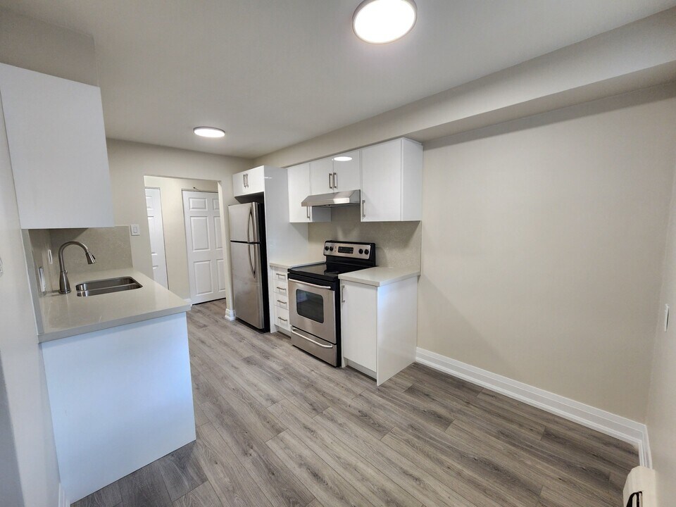 2 Normandy Dr in Guelph, ON - Building Photo