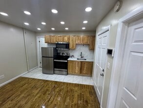 1885 Eastern Pky, Unit 3A in Brooklyn, NY - Foto de edificio - Building Photo