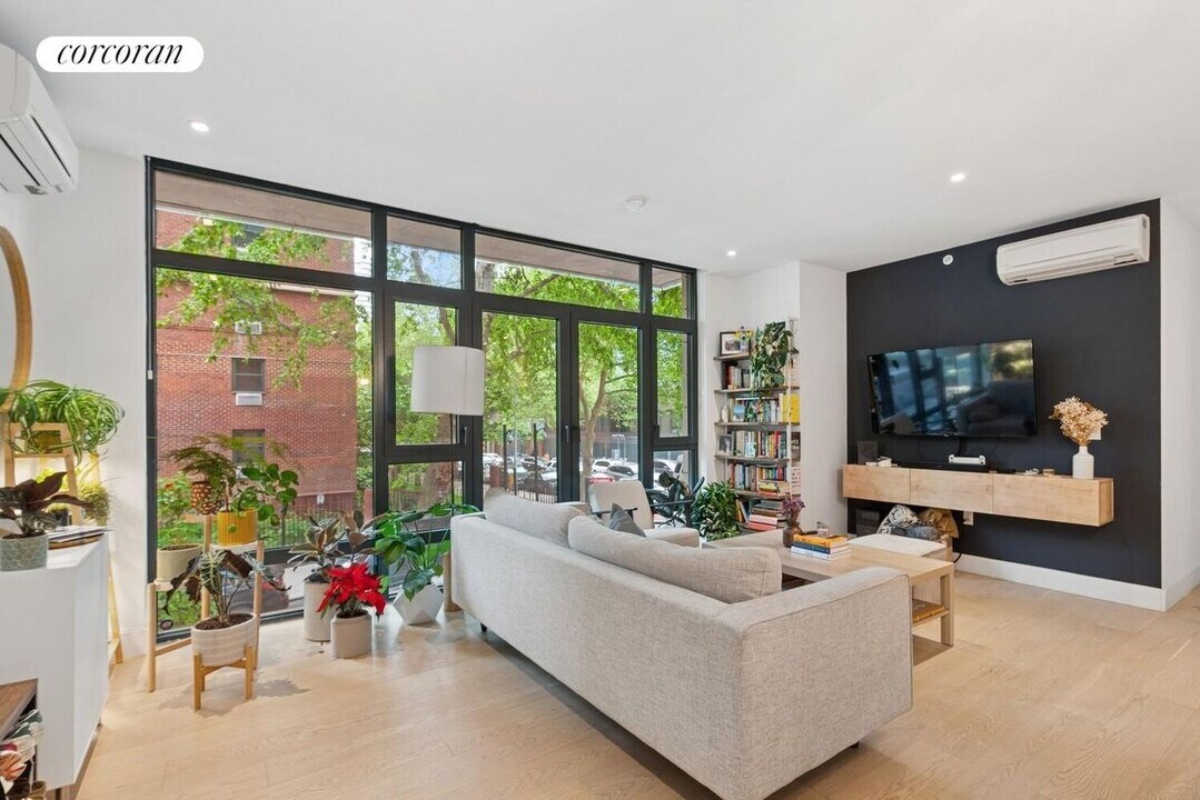 112 Fleet Pl in Brooklyn, NY - Building Photo