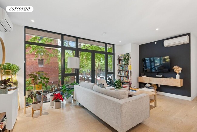 property at 112 Fleet Pl