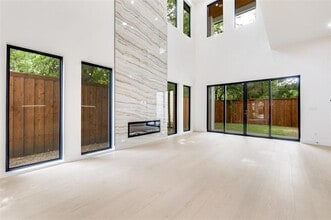 4218 Bonham St in Dallas, TX - Building Photo - Building Photo