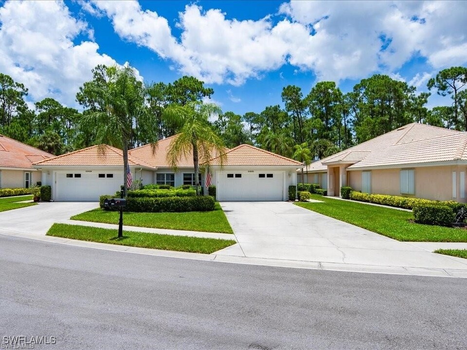 5939 Northridge Dr in Naples, FL - Foto de edificio