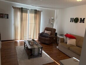 8 S Trace Rd in Glen Carbon, IL - Foto de edificio - Building Photo