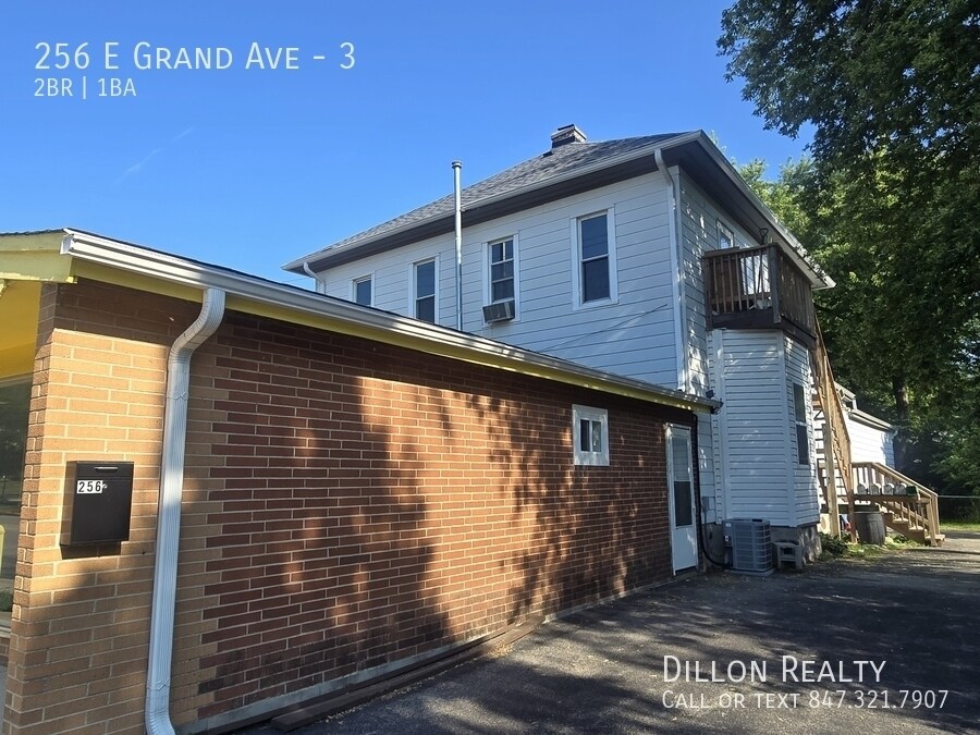 256 E Grand Ave in Fox Lake, IL - Building Photo