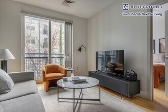 320 D St, Unit FL2-ID984 in Boston, MA - Foto de edificio - Building Photo