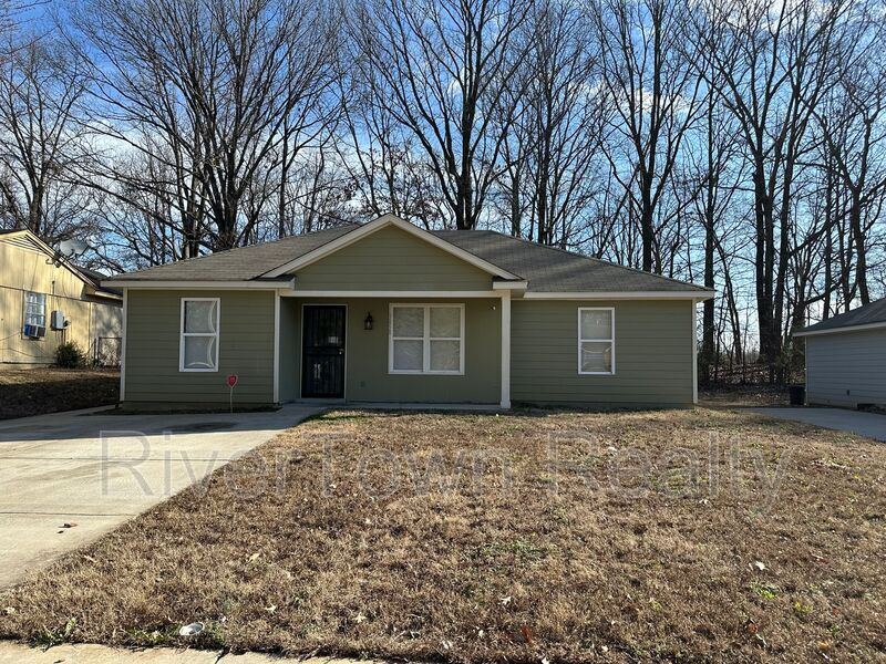 3858 Ajanders Dr in Memphis, TN - Building Photo