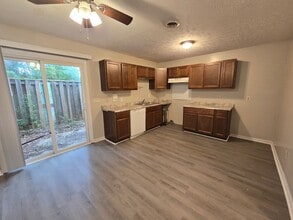 5910 Aftonshire Dr in Fayetteville, NC - Building Photo - Building Photo