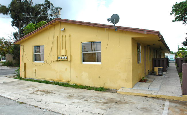 1102 N F St in Lake Worth, FL - Building Photo - Building Photo