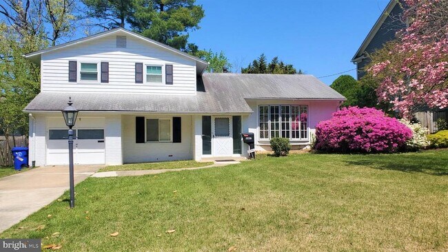 6405 Middleburg Ln in Bethesda, MD - Building Photo - Building Photo