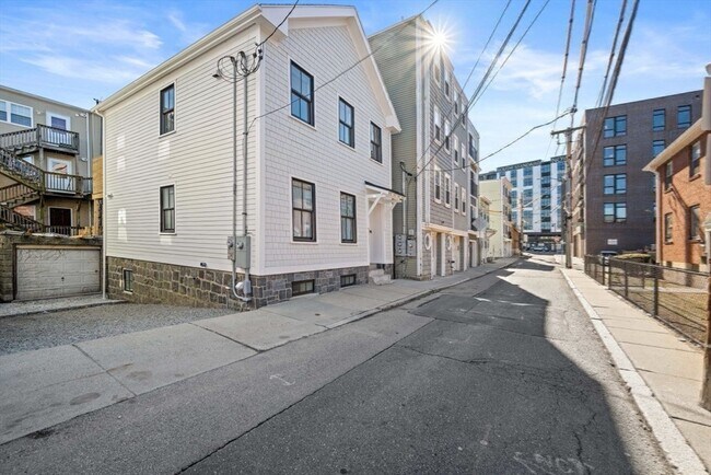 22 Mitchell St, Unit 1
