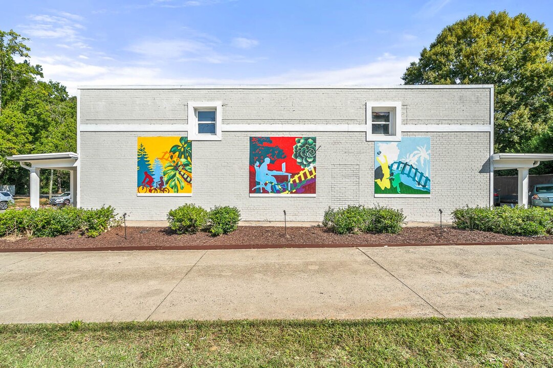 MUST SEE! 604 E Iredell Ave Mooresville, NC in Mooresville, NC - Building Photo