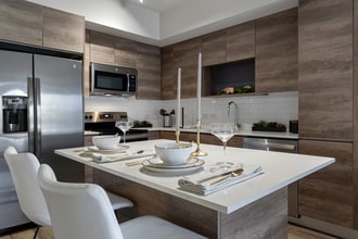 Bella Vista Apartments in Lauderdale Lakes, FL - Foto de edificio - Building Photo