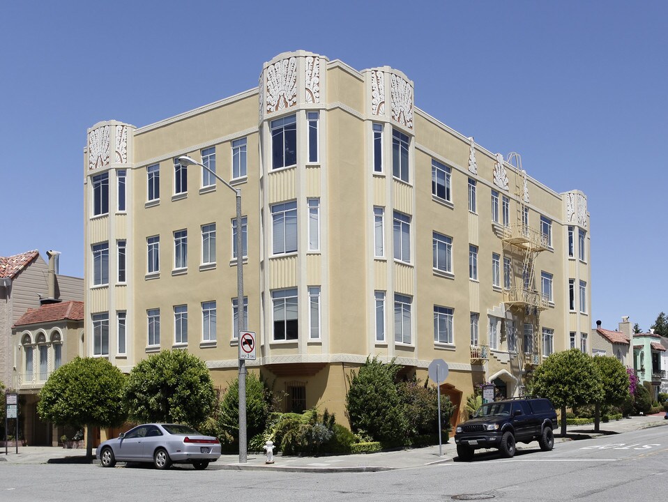 1580 Beach St in San Francisco, CA - Building Photo